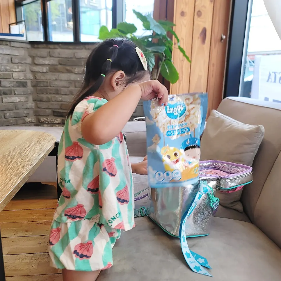 홀로그램 원단의 반짝이 가방