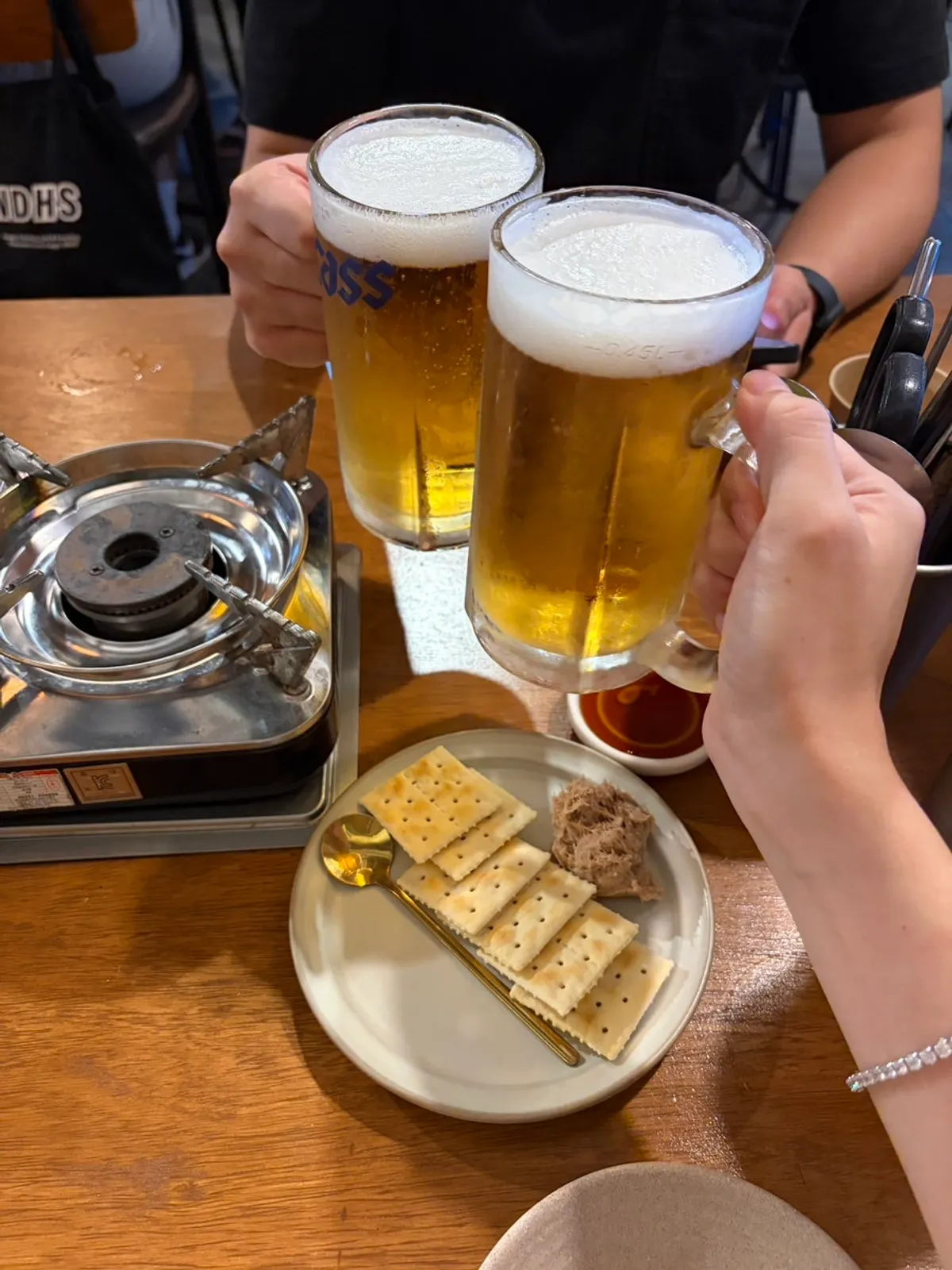 Draft beer with crackers and tuna basic side dish