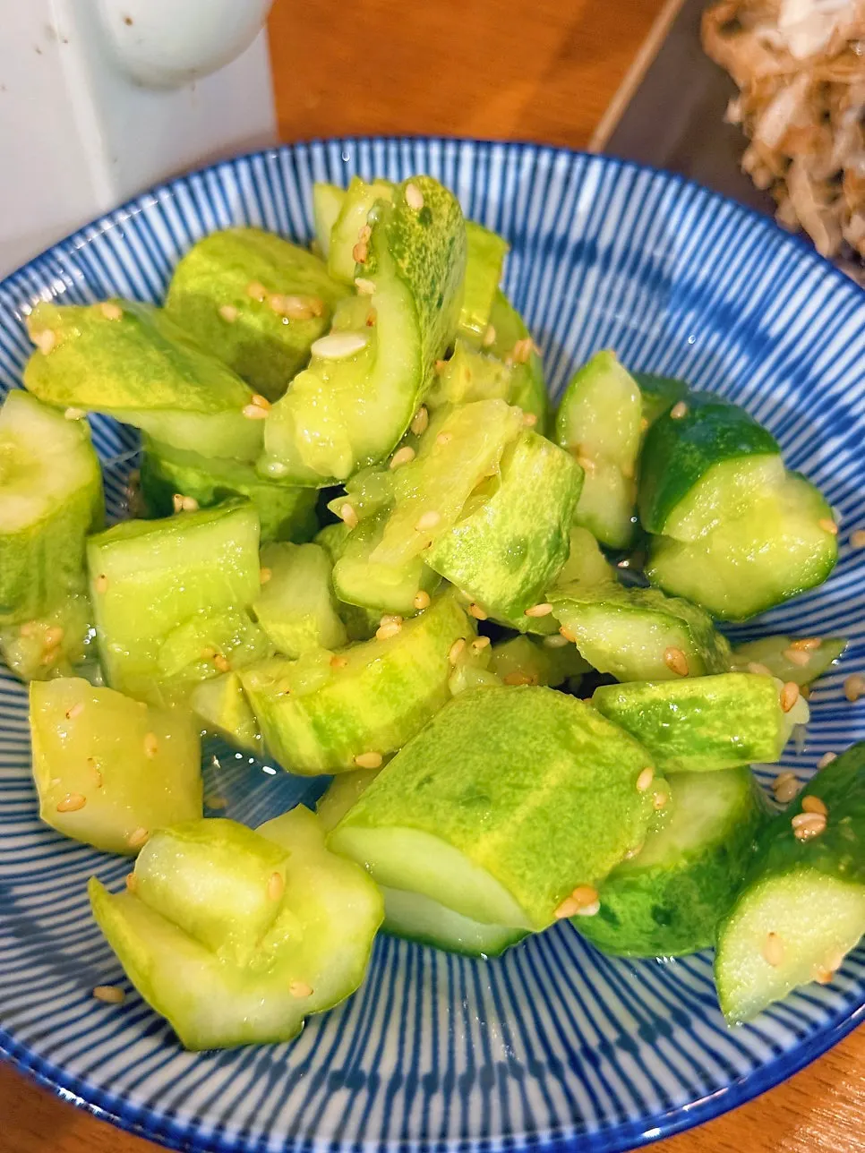 Oi tangtangi (smashed cucumber) included in the couple set