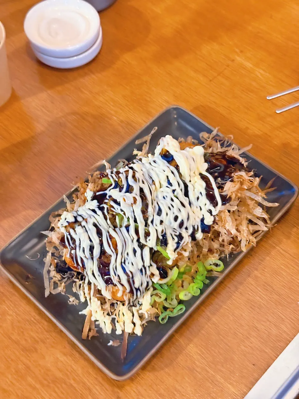 A glass of draft beer with chicken nanban