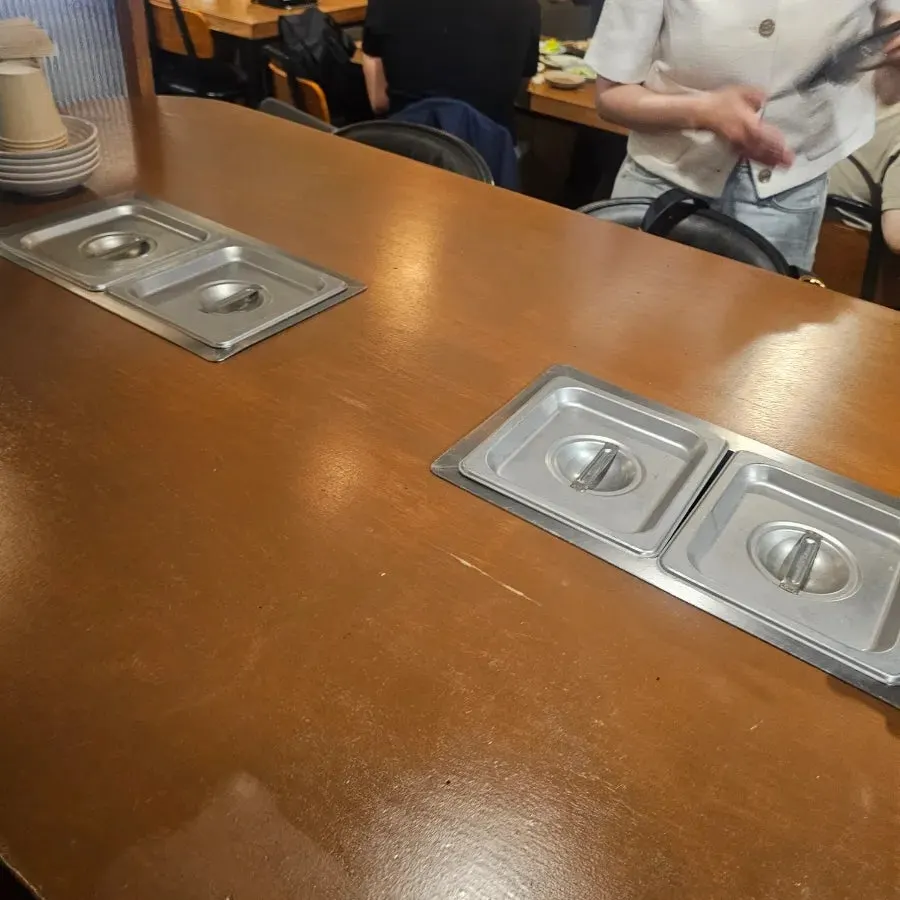 테이블에 놓인 오뎅 전용 통