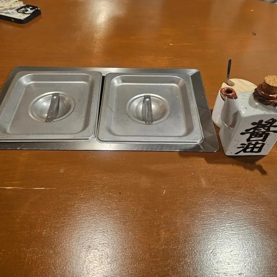 오뎅 통이 있는 테이블 세팅