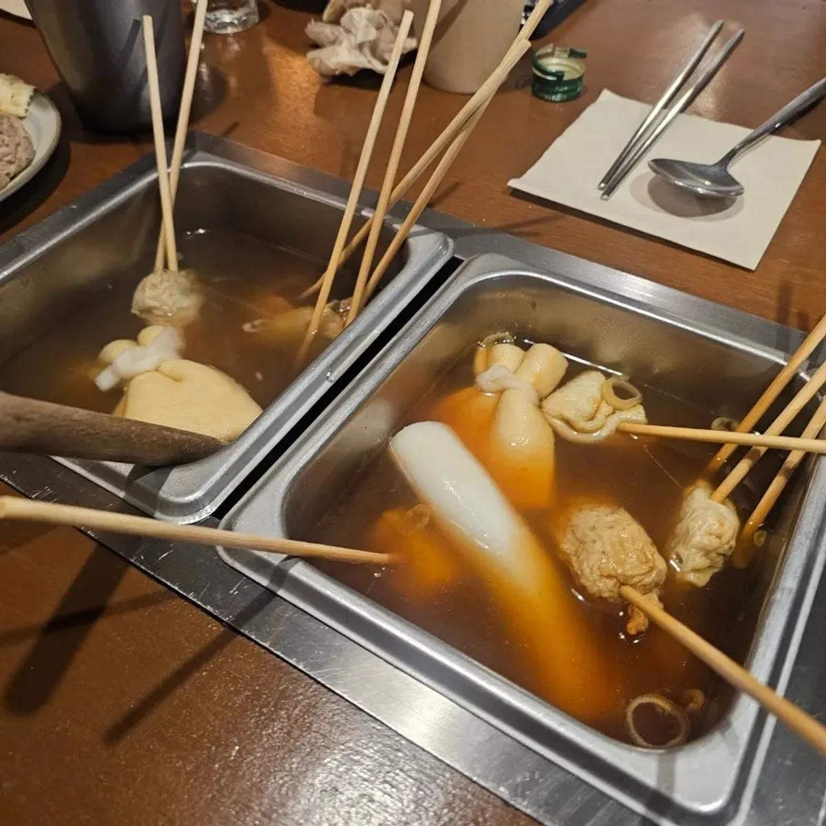 Mul-tteok oden eaten in different broths
