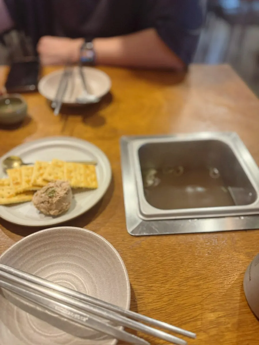 Basic side snacks: crackers and tuna