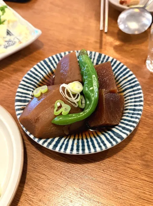 고추가 올라간 짭짤한 무조림 한 접시