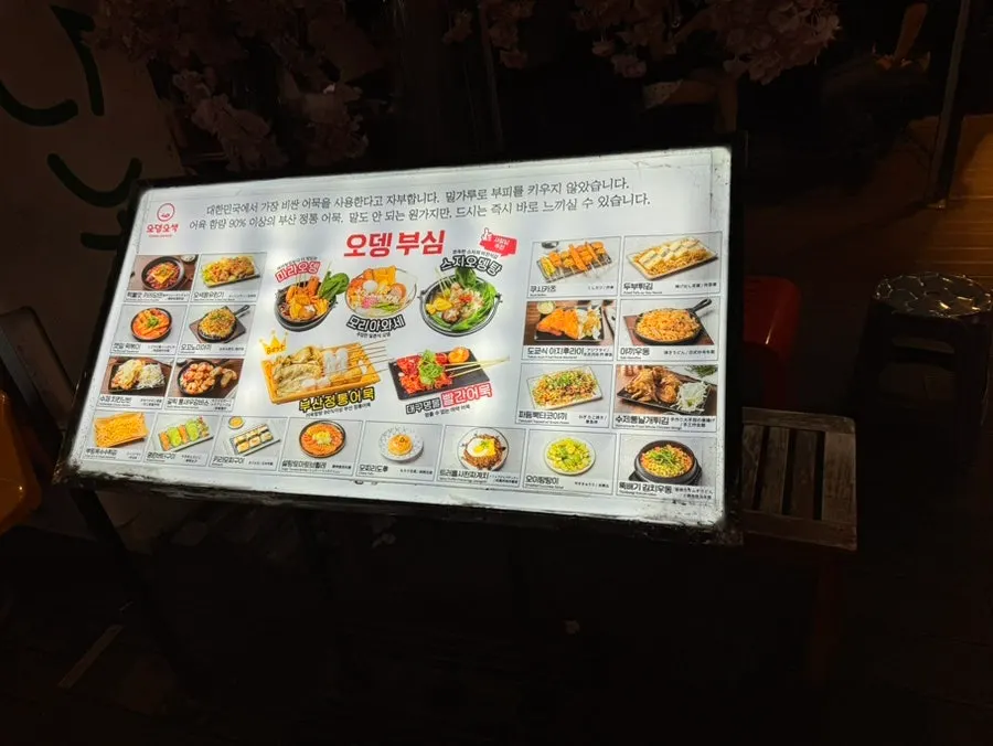 가볍게 한잔하기 위해 주문한 음료와 좌석