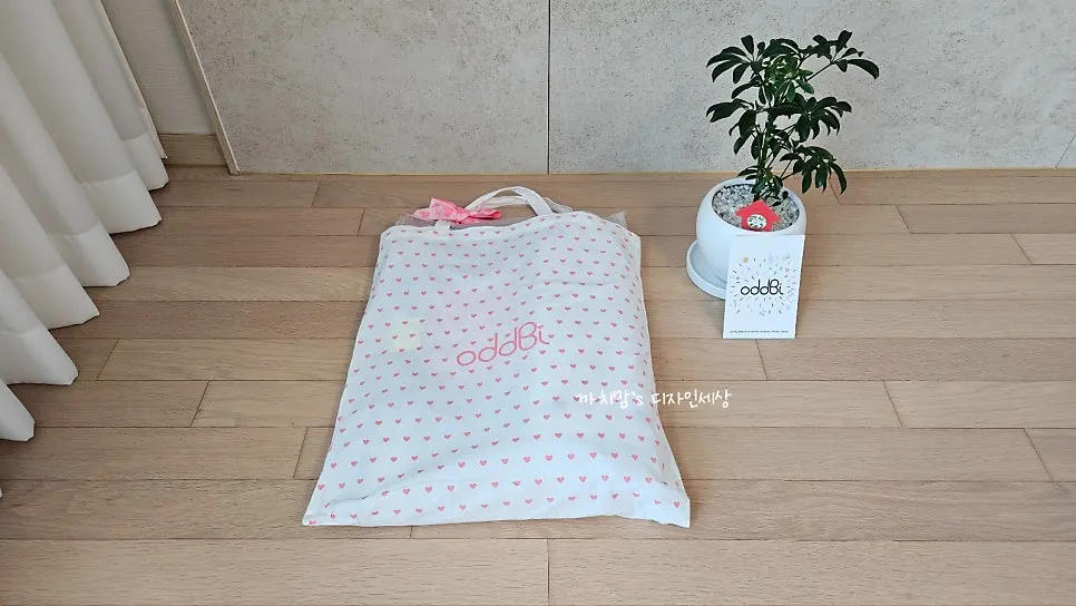 에코백에 담긴 오드비 비치백