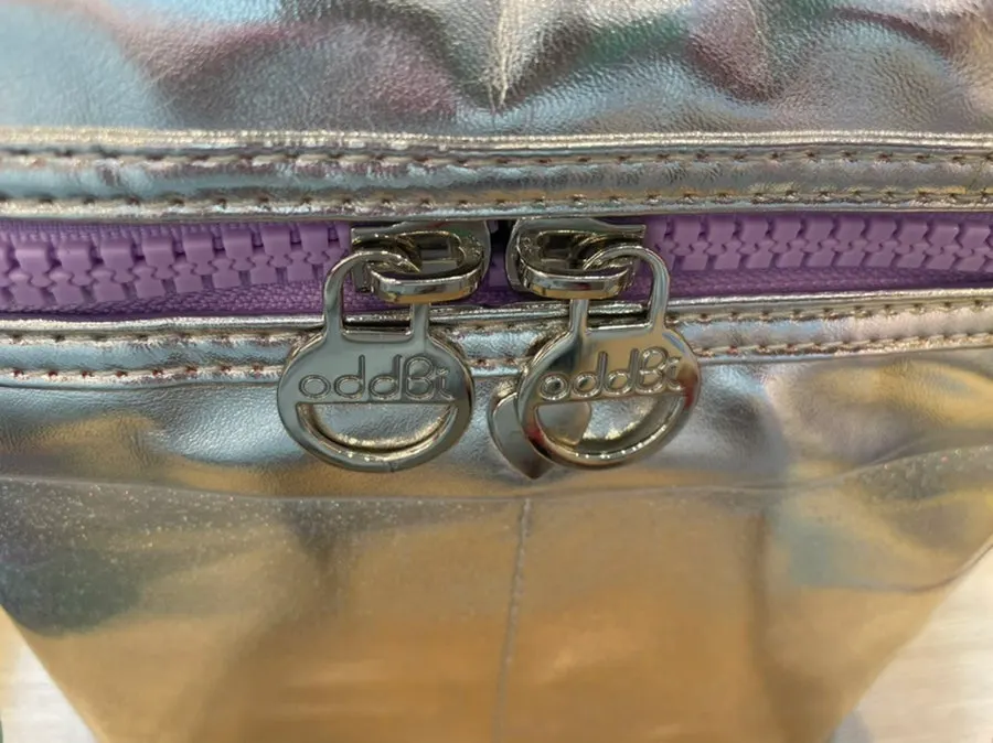 Insulated bag with a sturdy zipper