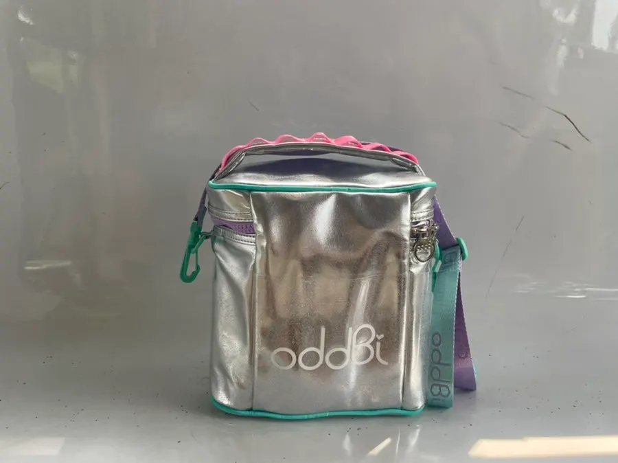 Top zippered compartment holding jelly snacks