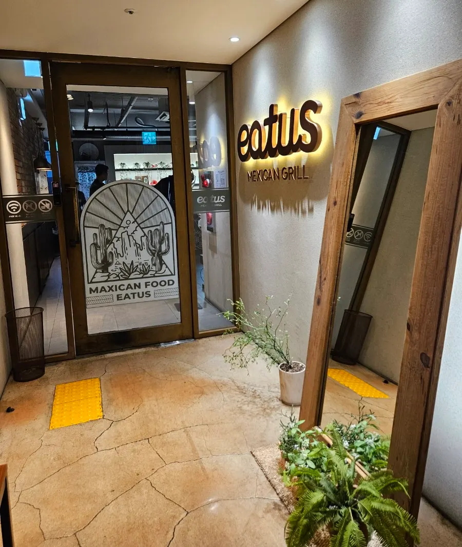 Entrance counter decorated with cacti and green plants