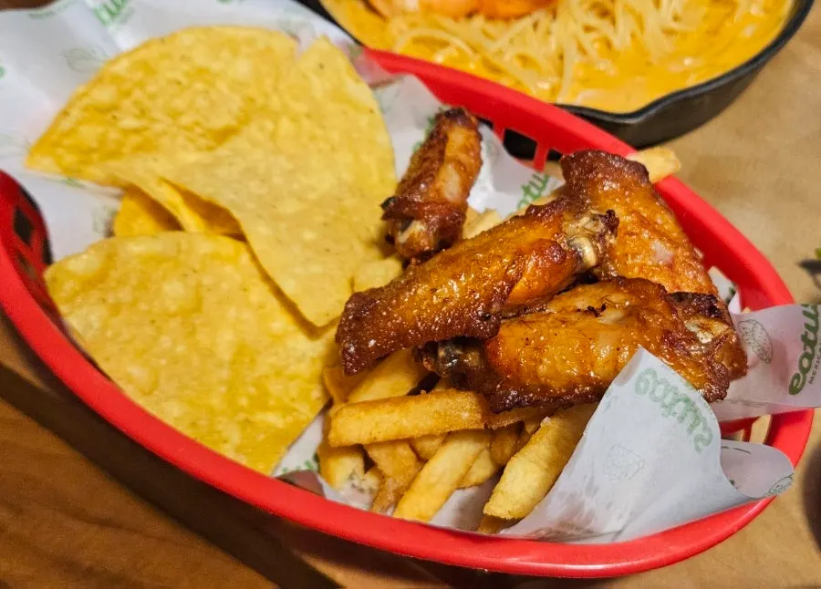 Buffalo wings on the combo platter
