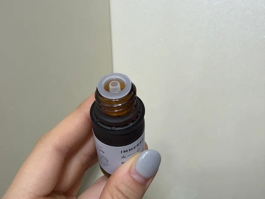 Offgray essential oil for a bedtime routine