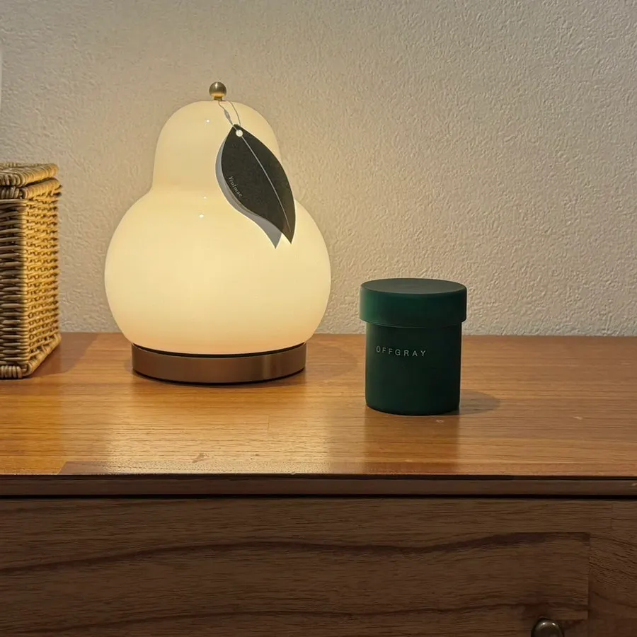 Offgray candle with a minimalist design