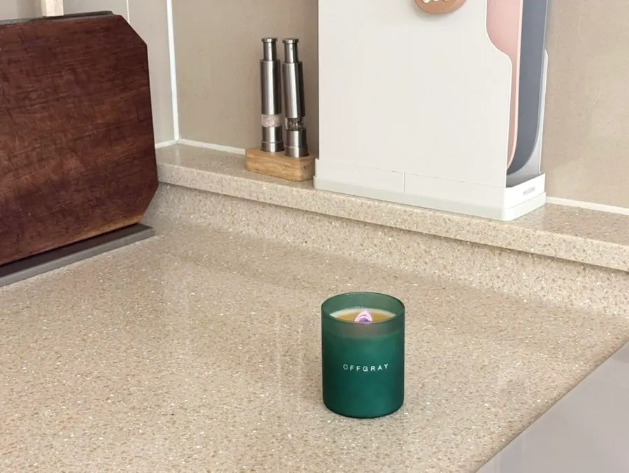 Offgray REFRESH candle with citrus and lavandin scent