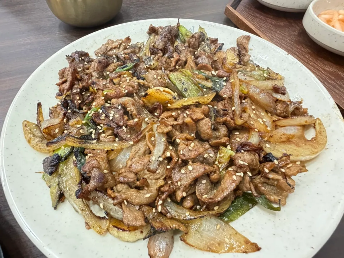 A full serving of soy-marinated straw-fire pork (small) at Baekhyang Jipbulgui