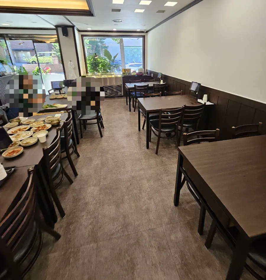 Clean interior of Baekhyang Jipbulgui