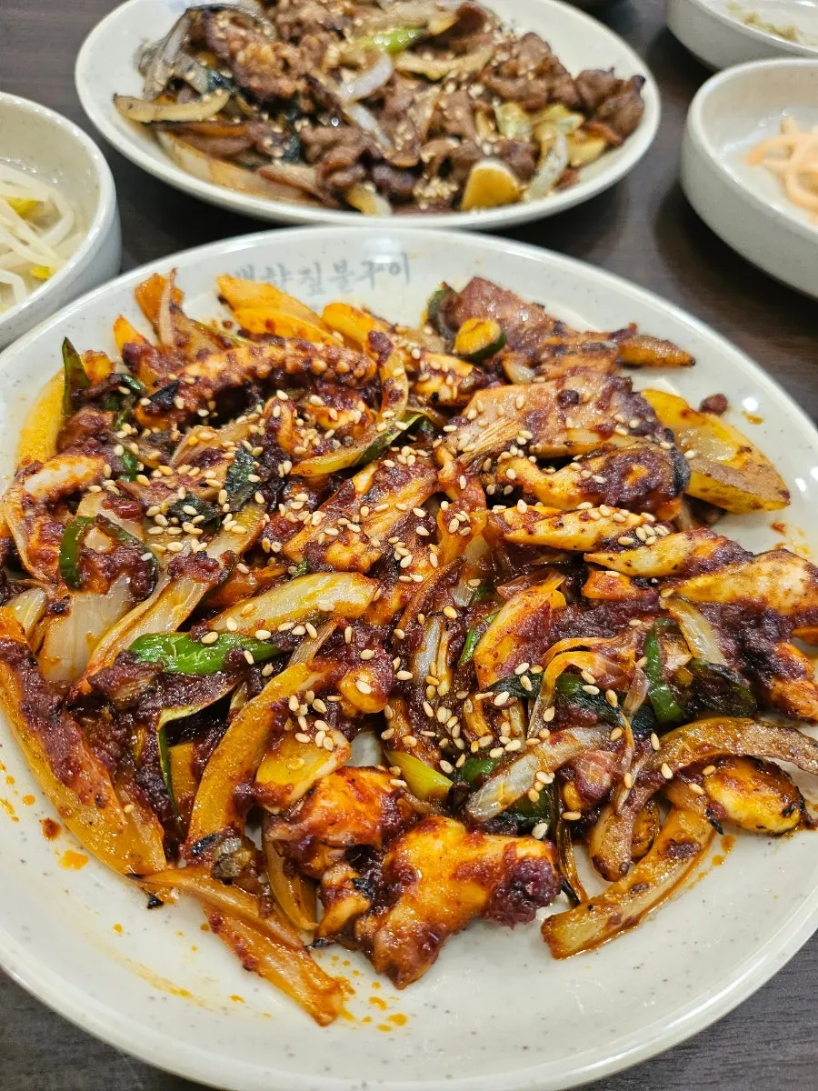 Medium-spicy straw-fire-grilled squid