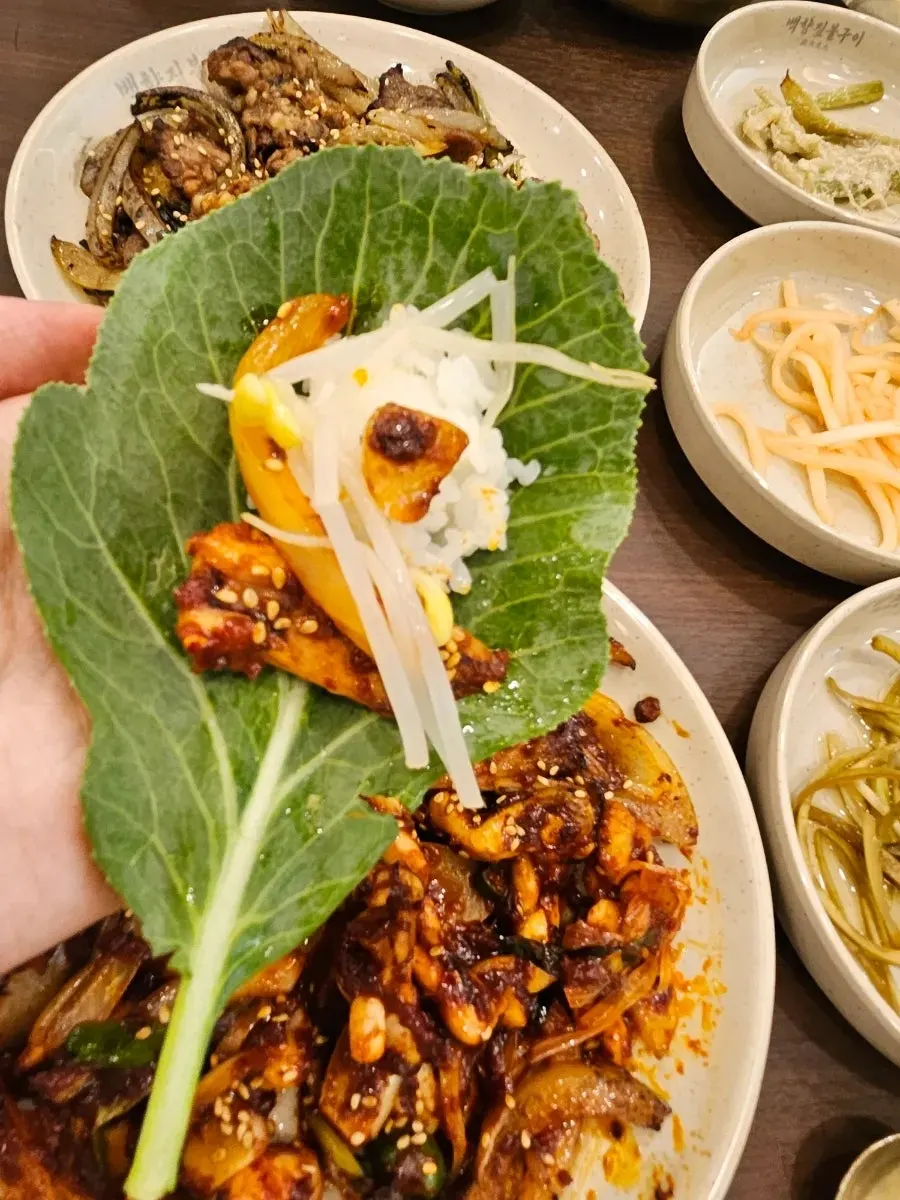 Straw-fire-grilled squid served with bean sprouts