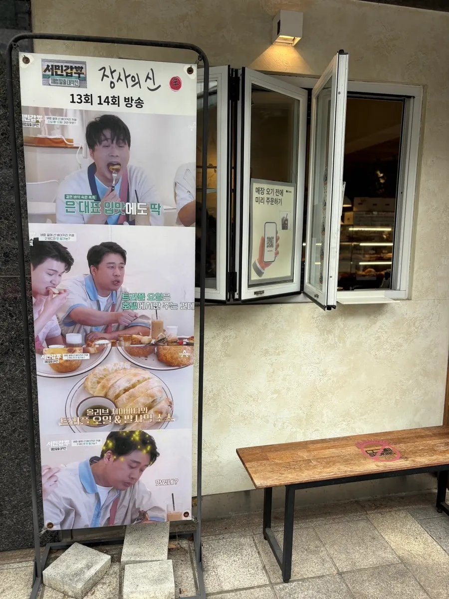 그리드 카페의 아늑한 매장 분위기