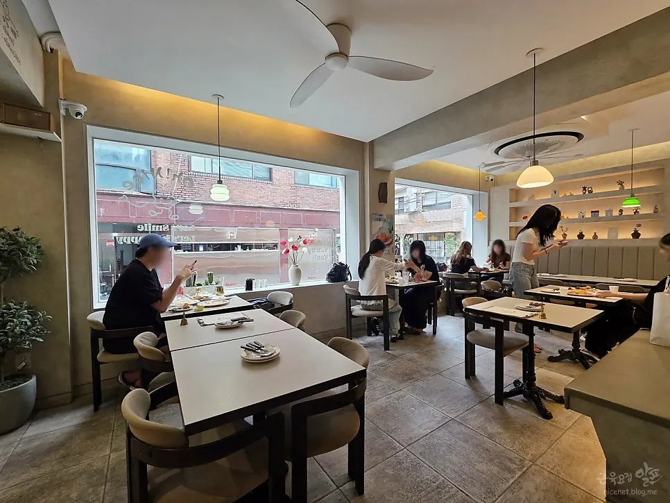 Interior of Omil Seongsu with full tables at 2pm