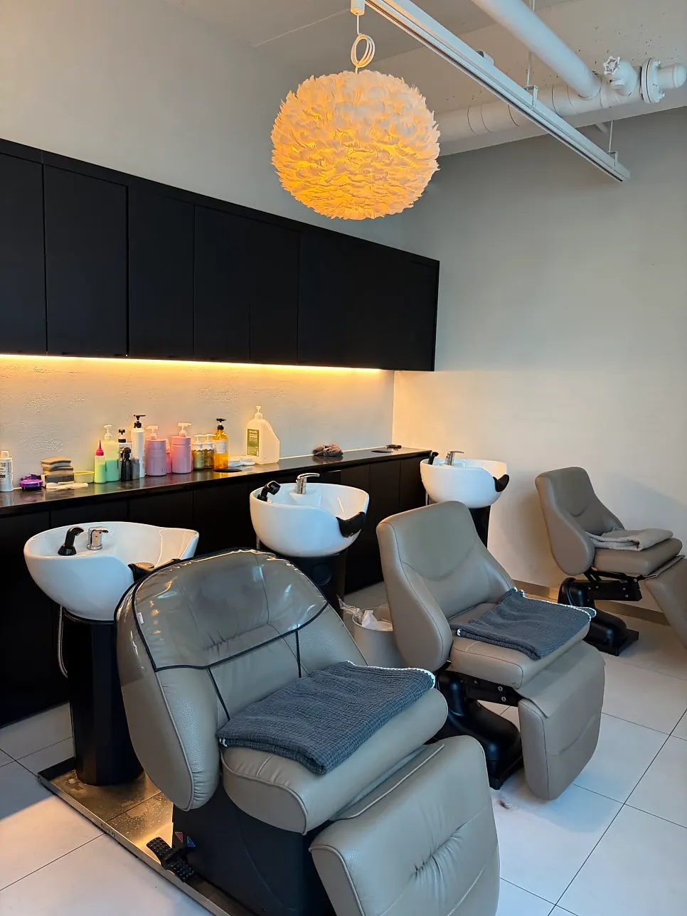 Shampoo room chair at Obeumua Hongdae Branch