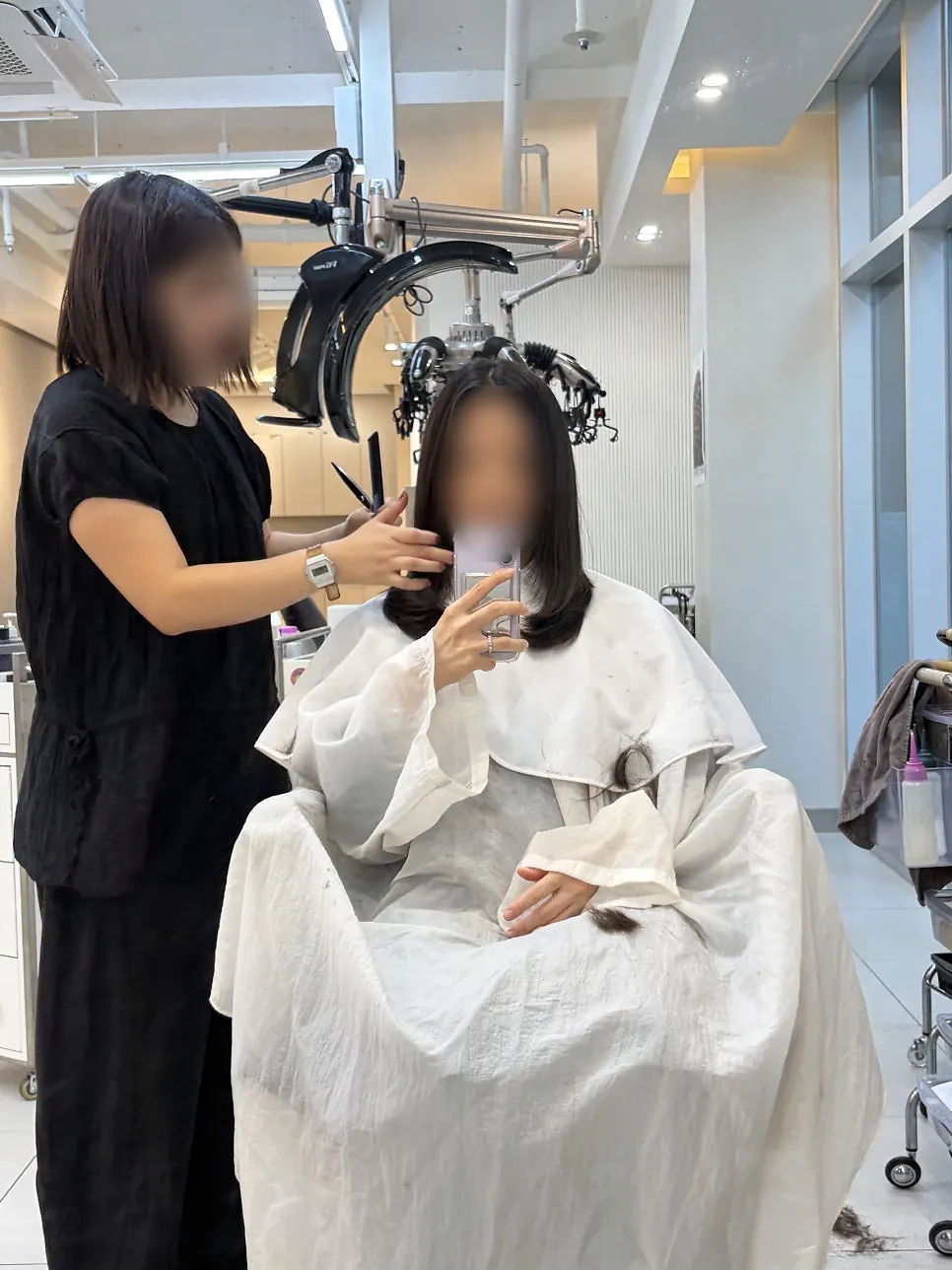 Finishing touches on the side hair detail