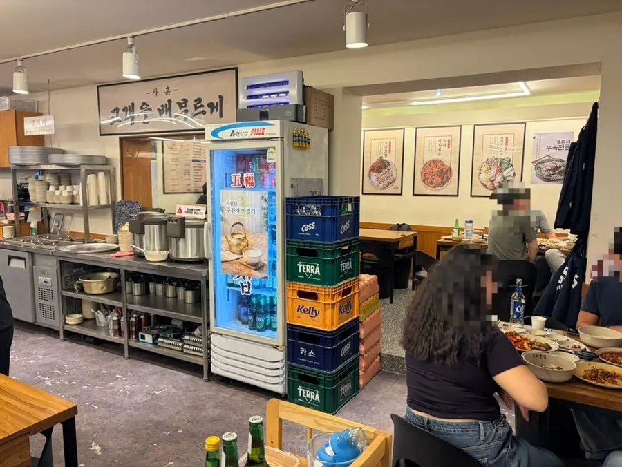 벽으로 공간이 분리된 오봉집 삼성점 좌석