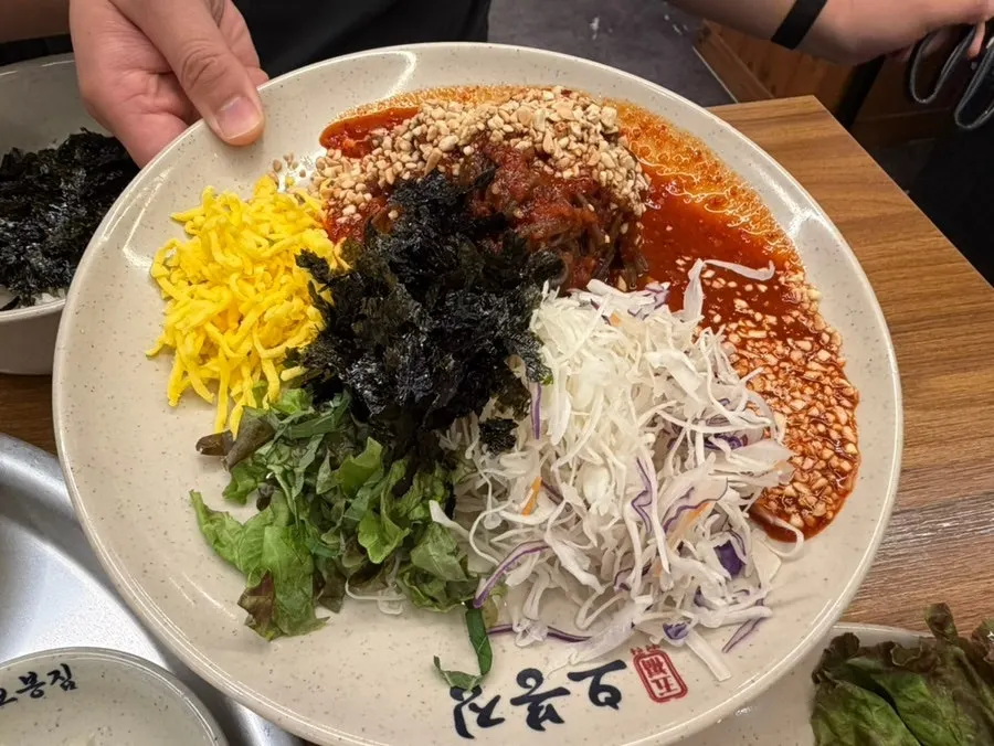 오봉스페셜에 포함된 쟁반막국수