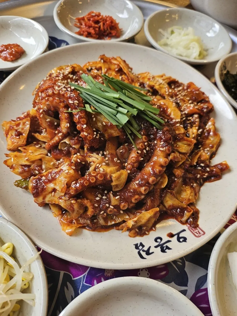 Close-up of the spicy sauce on the fire-grilled octopus stir-fry