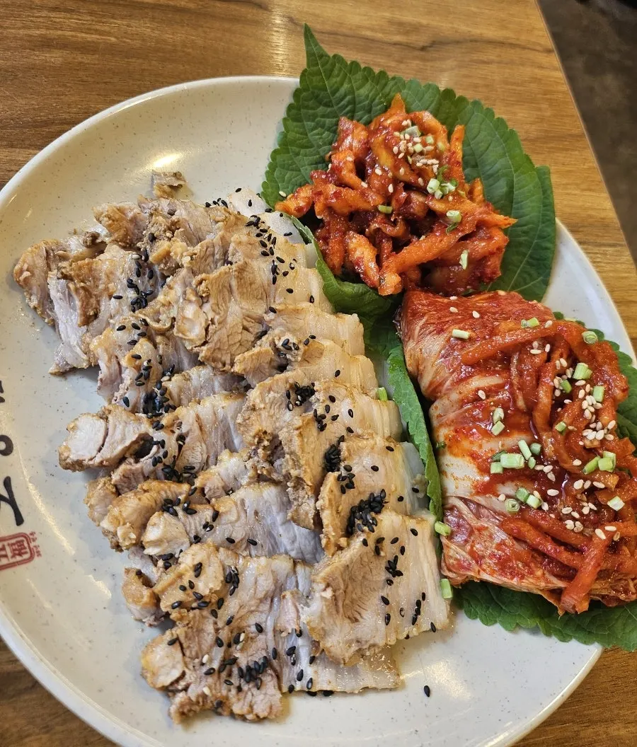 A plate of the small-size bossam