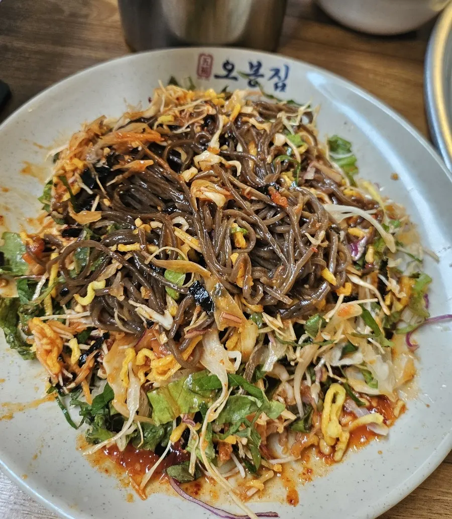 Noodles mixed with the sauce in jaengban makguksu