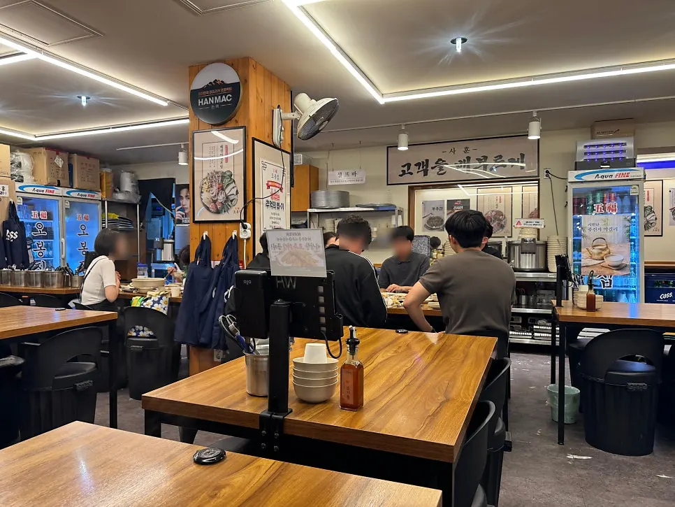 Seating at Obongjip Samseong Branch for group reservations