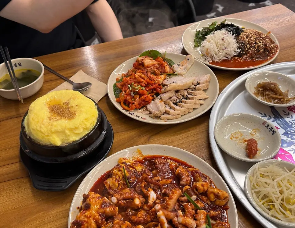 Table set with the Obongjip Special and steamed egg