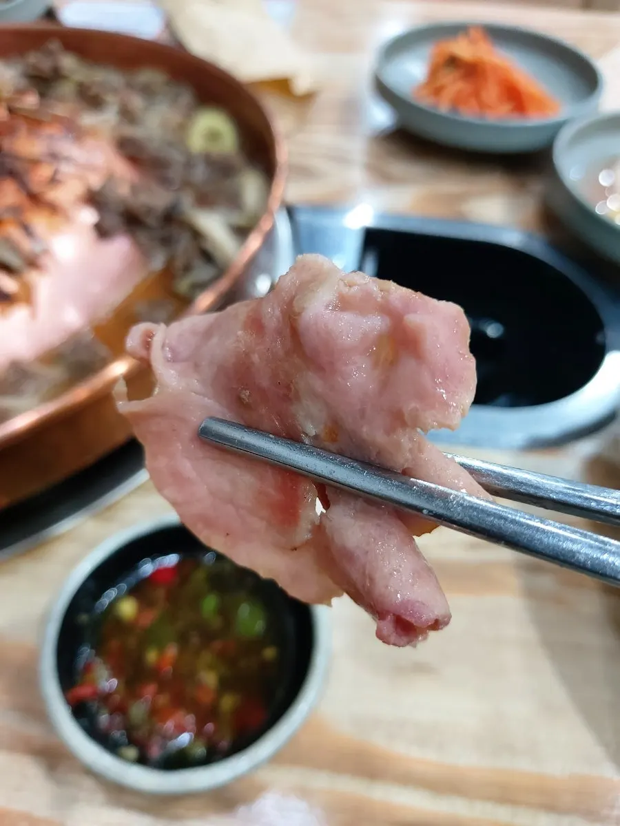 따끈한 밥 위에 올린 소불고기