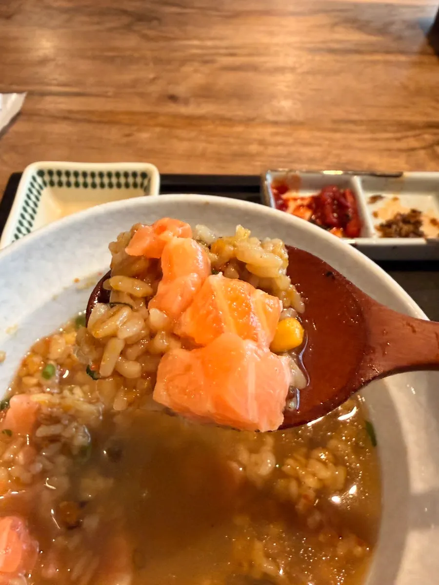 Ochazuke salmon yang dimakan dengan wasabi