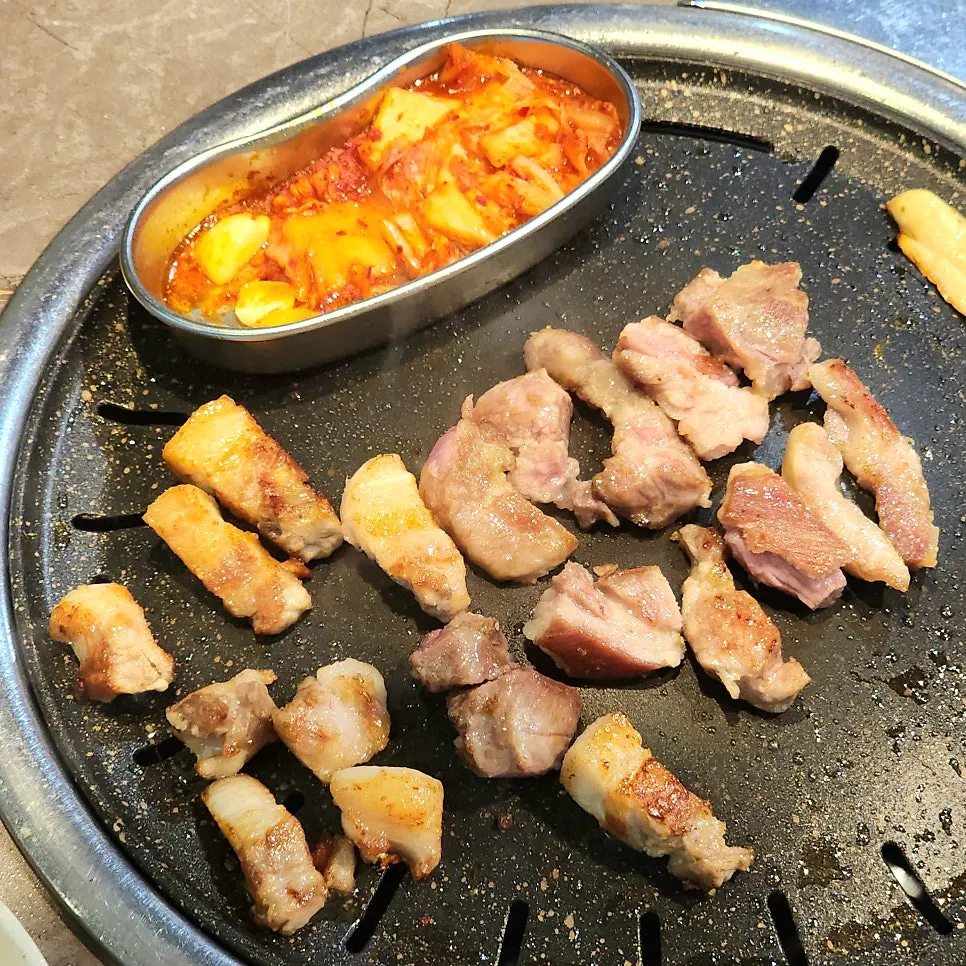 오일내 전북대점 고기 상차림 정사각 사진