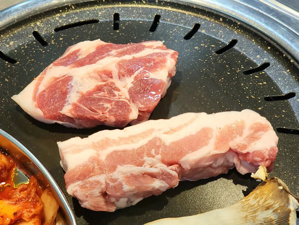 반판 세트와 함께 나온 선택 찌개