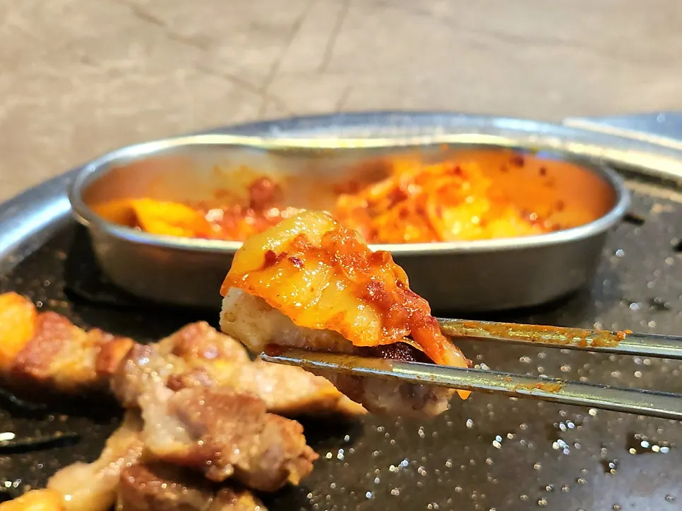 삼겹살과 비빔냉면을 함께 즐긴 저녁 상차림
