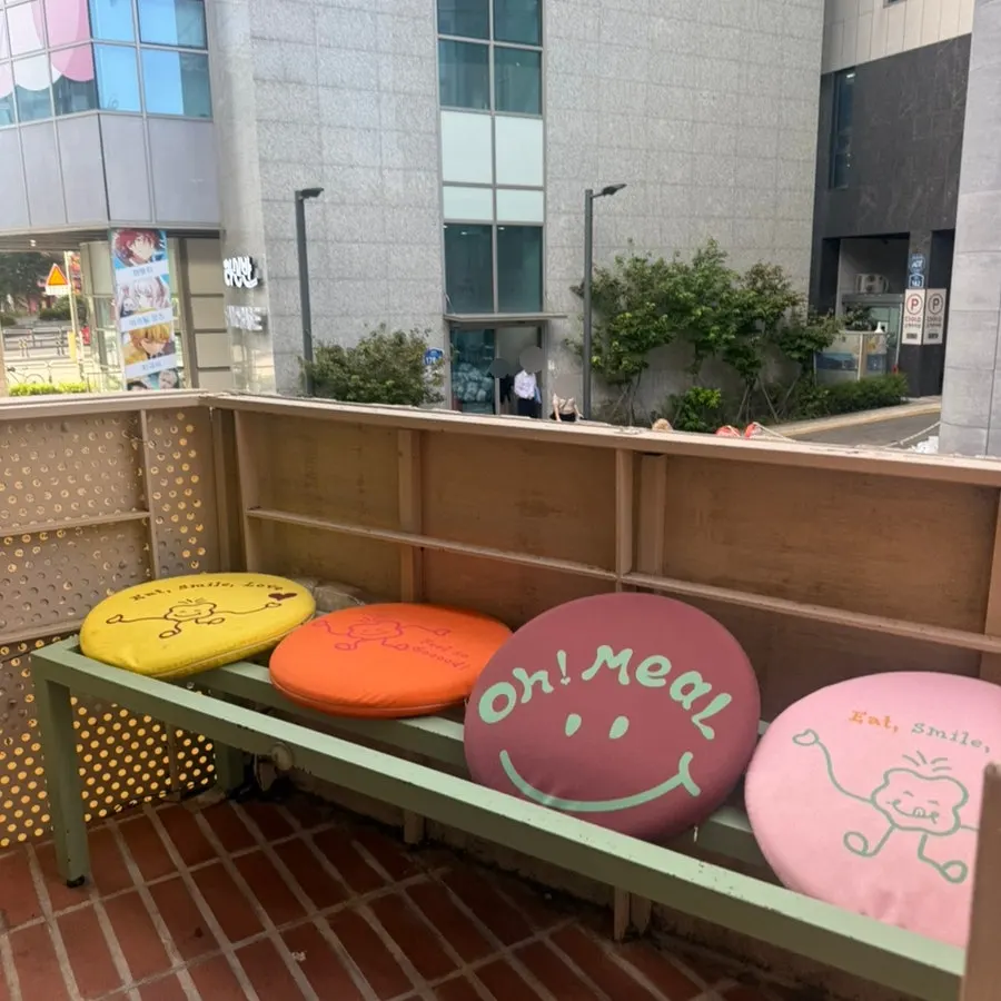 홍대입구역 근처 오밀 홍대점 2층 입구