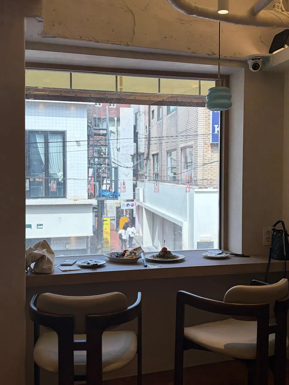 Accent interior detail at Omil Hyehwa