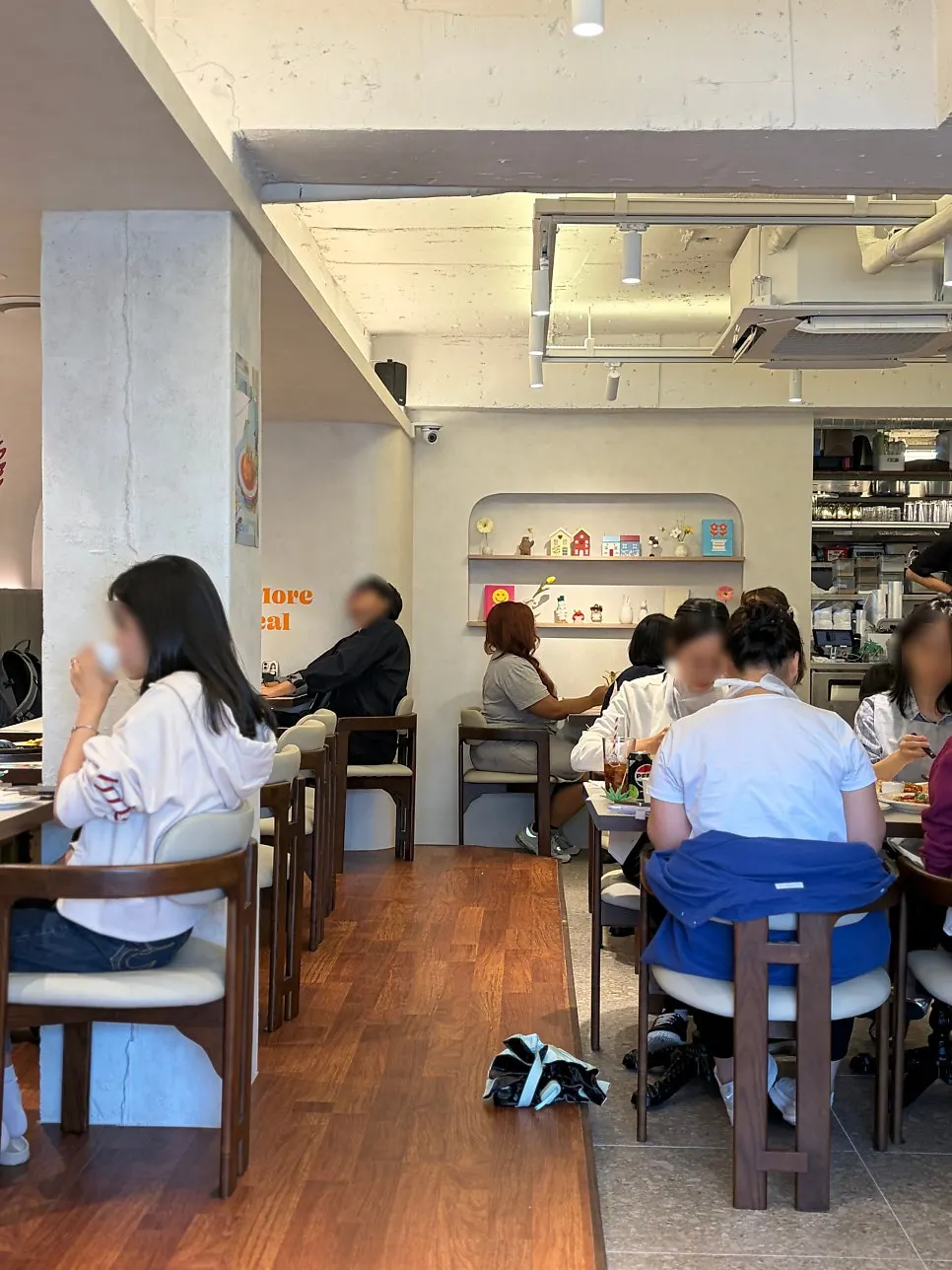 A table well suited for a date at Omil Hyehwa