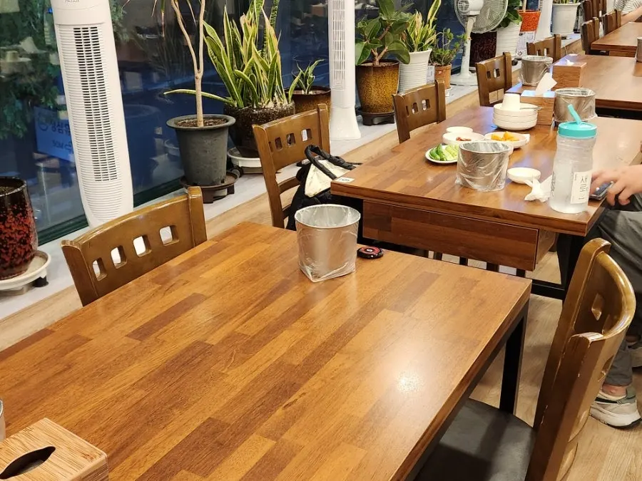 Spacious dining hall seating at Oi Samgyetang Bucheon Main Branch