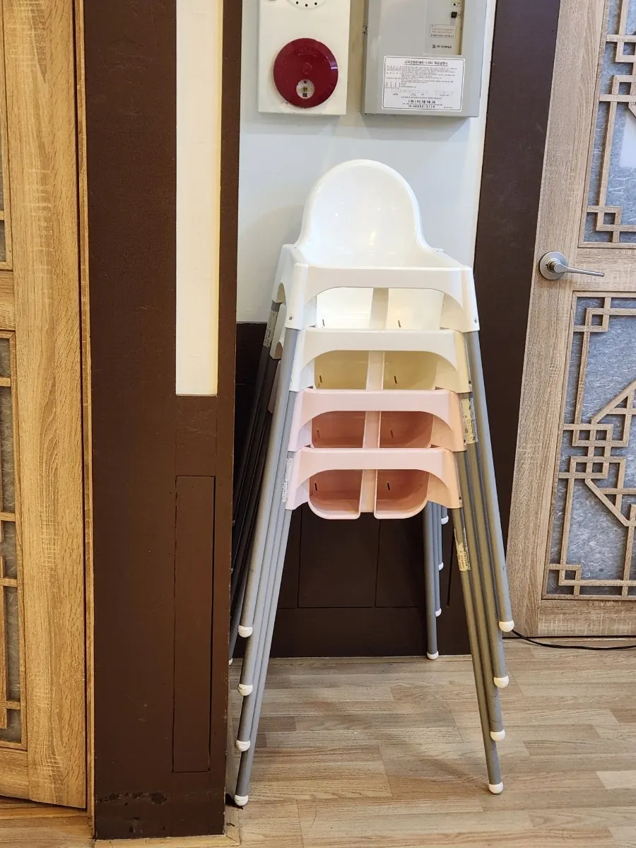 Baby chair provided at Oi Samgyetang