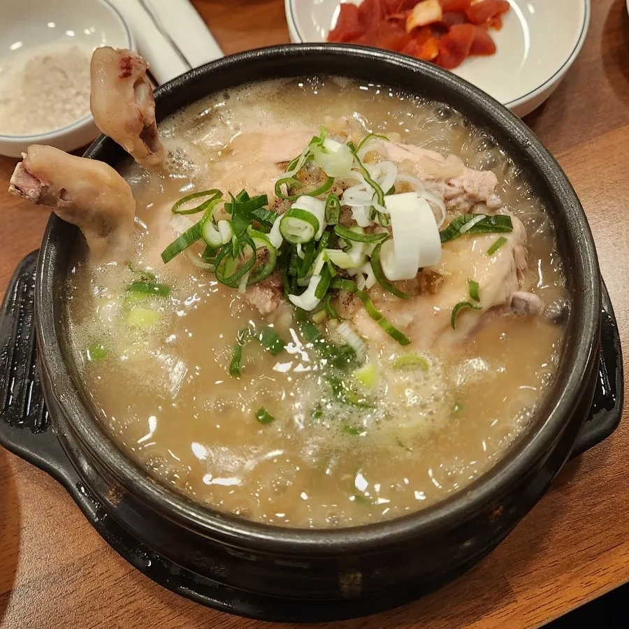 Family and group diners eating at Oi Samgyetang