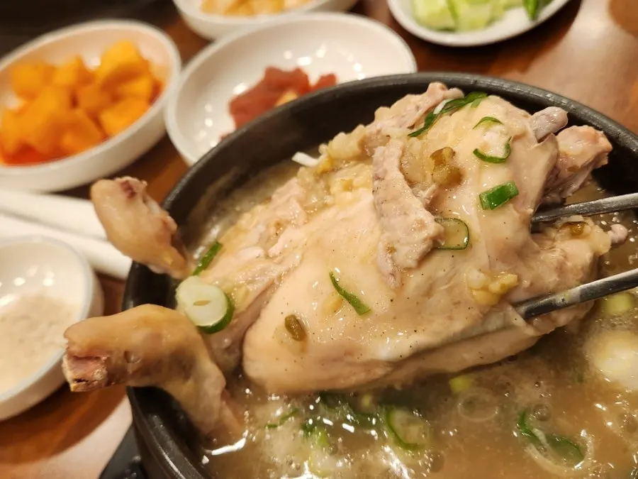 A full serving of herbal mung bean samgyetang at Oi Samgyetang Bucheon Main Branch