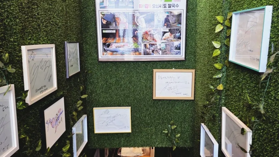 Photos of visiting celebrities on the restaurant wall