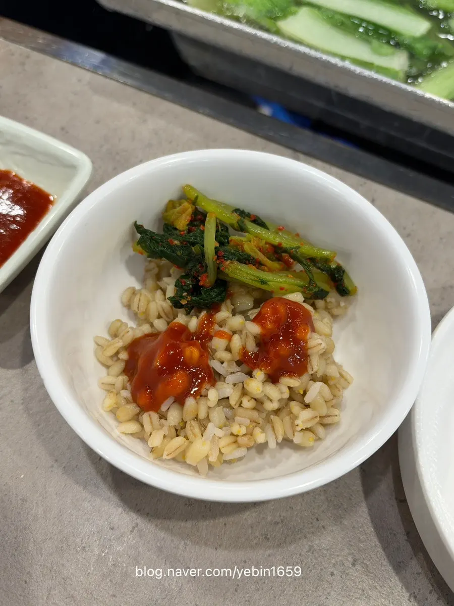 Basic side dishes served with the barley rice