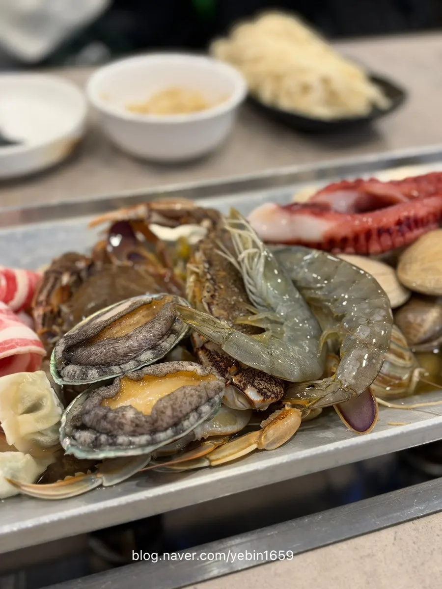 Hot pan topped with abalone, crab, shrimp and octopus