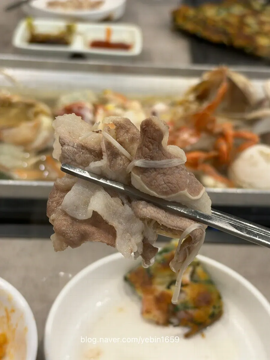 Final table spread with seafood, kalguksu and buchujeon