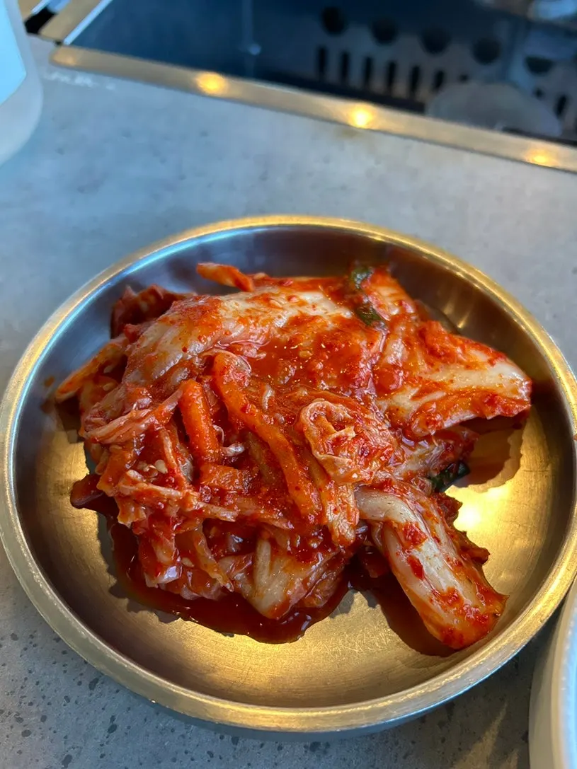 테이블에 놓인 기본 반찬